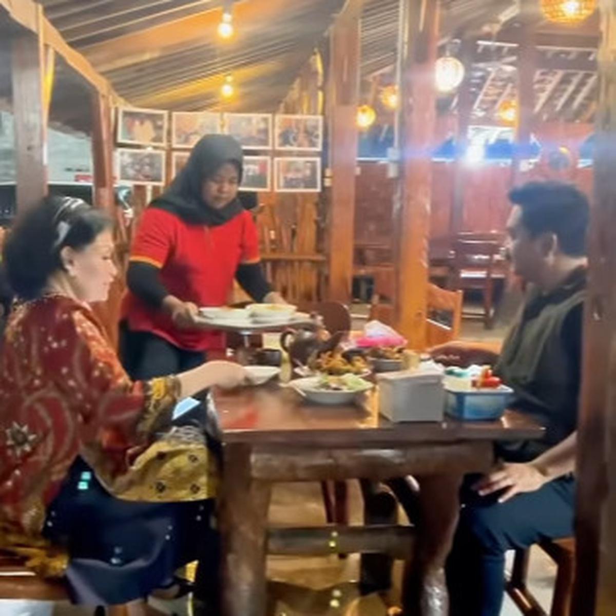 Bikin Ngiler Kulineran Mantan Panglima TNI Santap Mie Jowo Plus Balungan Ayam "Wuenakk"