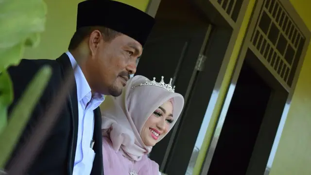 [Bintang] Pernikahan Kepala Desa di Lhokseumawe Viral, Fokus Sama Wajah Pengantin Wanitanya