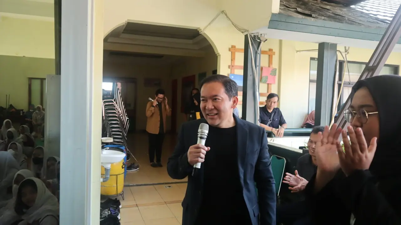 Dokter Raendi Rayendra saat mengisi Workshop edukasi The Next Leader di SMA Kosgoro Kota Bogor. (Istimewa)
