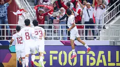 Kemenangan dramatis diraih Timnas Indonesia U-23 setelah menyingkirkan Korea Selatan U-23 lewat drama adu penalti 11-10, setelah hingga babak perpanjangan waktu skor sama kuat 2-2 pada laga perempatfinal Piala Asia U-23 2024 di Abdullah bin Khalifa Stadium, Doha, Qatar, Jumat (26/4/2024) dini hari WIB. Eksekusi penalti Pratama Arhan menjadi penentu Garuda Muda memulangkan Korea Selatan U-23, sang juara pada edisi 2020 dari pentas Piala Asia U-23 2024. dengan hasil ini, Timnas Indonesia U-23 makin dekat ke Olimpiade Paris 2024. (Dok. AFC)