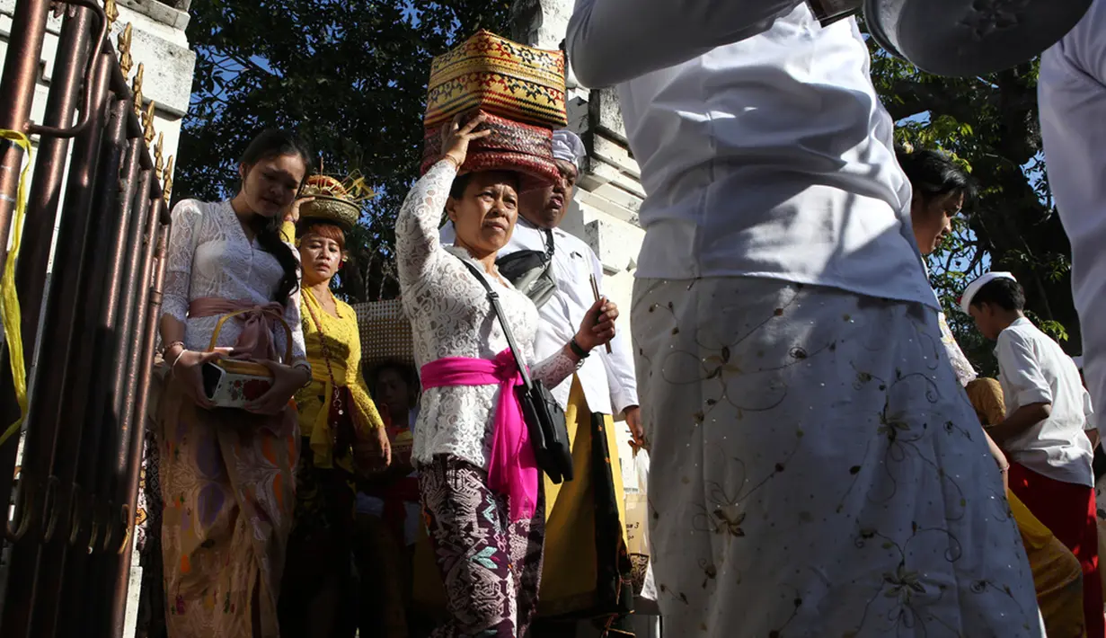 Berdasarkan Surat Edaran (SE) Gubernur Bali Nomor 422.3/15315/PK/BKPSDM tentang Hari Libur Nasional, Cuti Bersama dan Dispensasi Hari Raya Suci Hindu di Bali Tahun 2023, Hari Raya Kuningan 2023 diperingati dua kali pada tahun ini, yaitu 14 Januari 2023 dan 12 Agustus 2023. (AP Photo/Firdia Lisnawati)