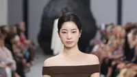 Dahyun TWICE debut sebagai model di New York Fashion Week (@michaelkors)