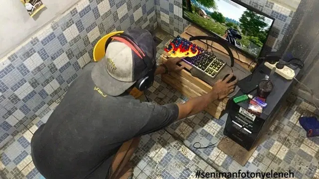 6 Kelakuan Nyeleneh saat di Kamar Mandi, Bikin Geleng Kepala