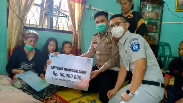 Jasa Raharja Serahkan Santunan 1x24 Jam Korban Kecelakaan Beruntun di Siantar-Simalungun