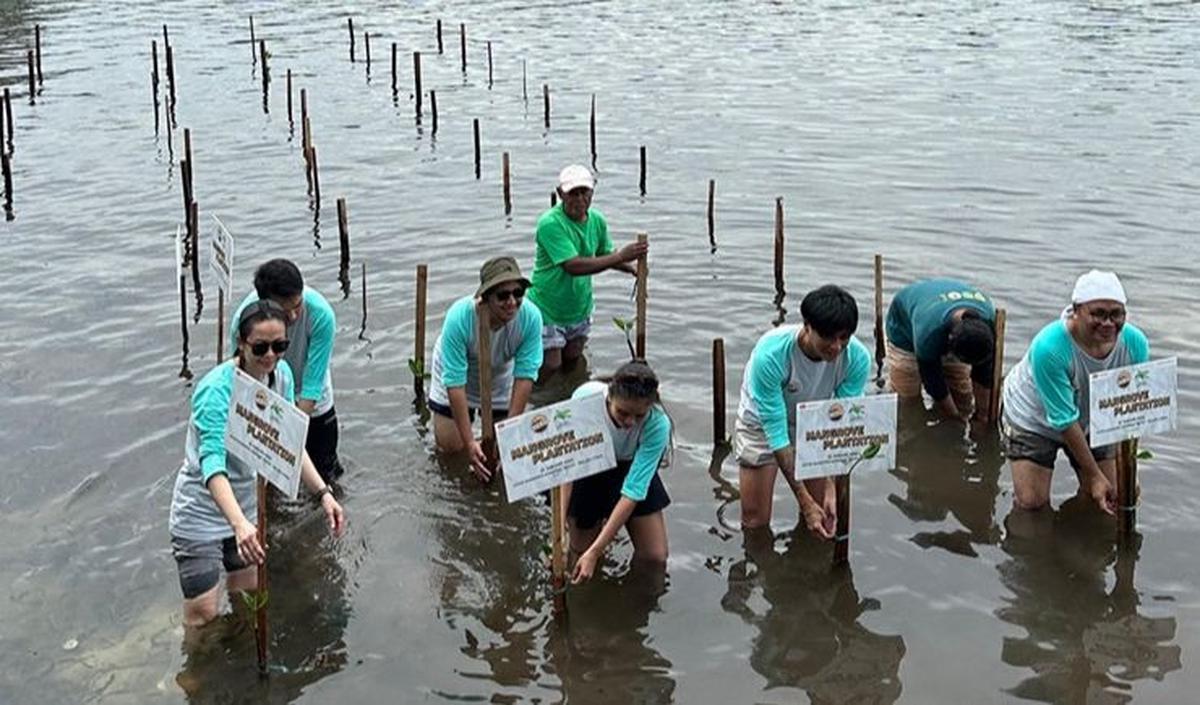 Hutan Mangrove Gurapin memiliki 16 varian pohon bakau. Dari 16 itu, ada 7 merupakan varian asli Gurapin, sisanya varian ikutan namanya.