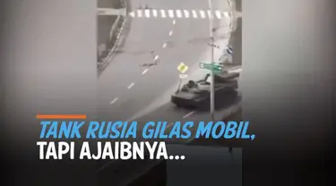 Kejadian mengerikan saat tentara Rusia invasi Ukraina terekam kamera warga setempat. Sebuah tank berlapis baja menabrak dan melindas mobil yang sedang dikendarai warga sipil.