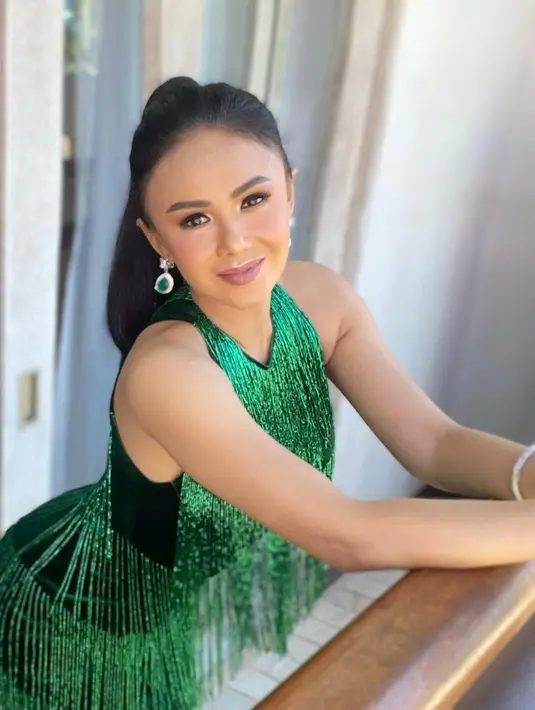 "Sampai kapan itu, waktu terakhir itu anak-anak aku nggak setuju. Aku langsung mutusin nggak. Karena ada pilihan kan untuk anak-anak," tutur Yuni Shara. (Instagram/yunishara36)