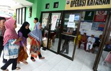 Polda Metro gelar operasi katarak gratis di posko kebakaran Tambora