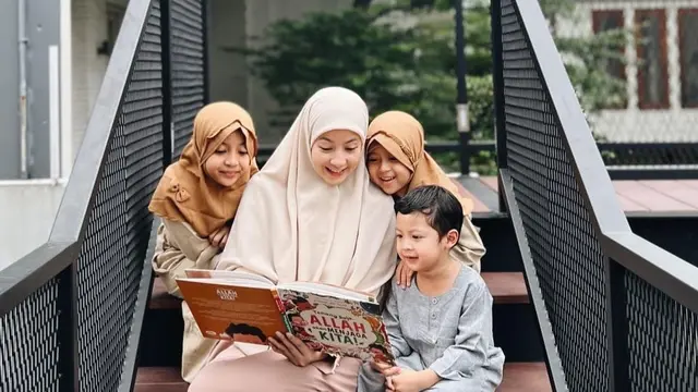 Potret Natasha Rizky Bareng Anak-anak
