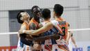 Tim voli putra Jakarta BNI 46 melakukan selebrasi usai menaklukkan Kudus Sukun Badak pada laga Proliga 2022. (Bola.com/M Iqbal Ichsan)