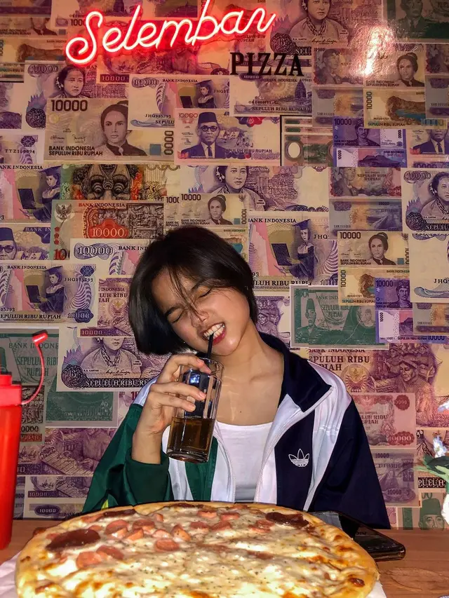 Bantu Asuh Baby Gala, Ini 6 Potret Fuji Adik Bibi Ardiansyah