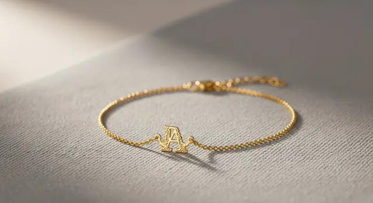 8 Inspirasi Gelang Emas Halus untuk Anak Muda, Tampil Manis Tanpa Terlihat Berlebihan