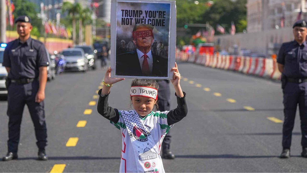 FOTO: Warga Malaysia Serukan Hentikan Agresi di Gaza saat Kunjungan Trump