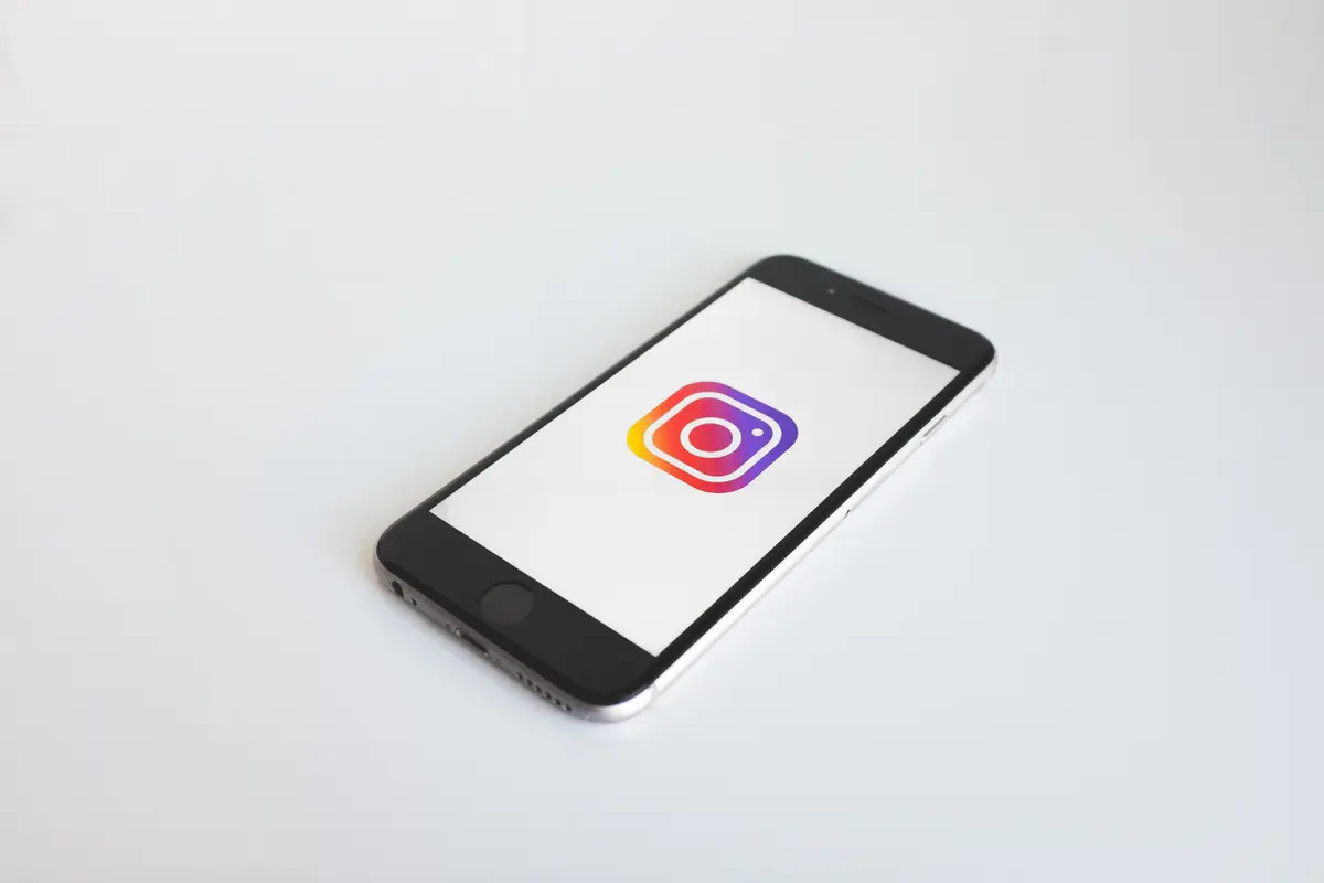 Ilustrasi instagram, kata-kata