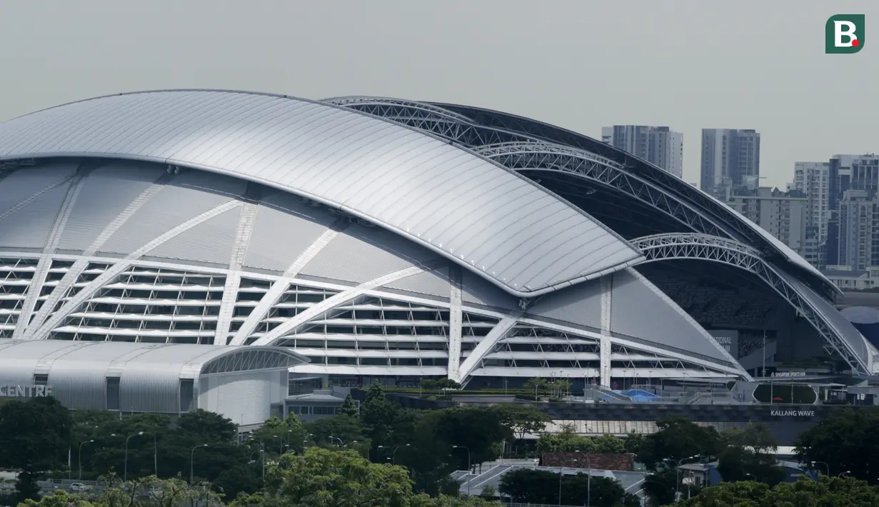 Suasana tampak luar dari Stadion Nasional di Singapura, Kamis (8/11). Stadion ini akan menggelar laga Piala AFF 2018 antara Singapura melawan Timnas Indonesia. (Bola.com/M. Iqbal Ichsan)
