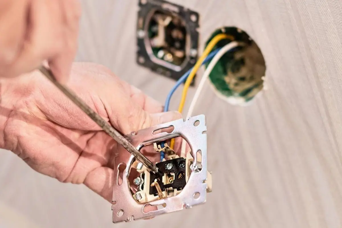 How to Wire a 3 Way Switch: A Guide for Beginner