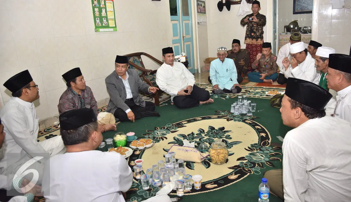 Menteri Desa, PDT dan Transmigrasi, Marwan Jafar (kanan) bersama Ketum PKB, Muhaimin Iskandar dan Ketua Umum PBNU, Said Aqil Siradj saat menghadiri haul K.H Bisri syansuri ke - 37dan Nyai Hj. Nur khodijah ke- 62, Jawa timur (9/4). (Dody Humas Kemendes)