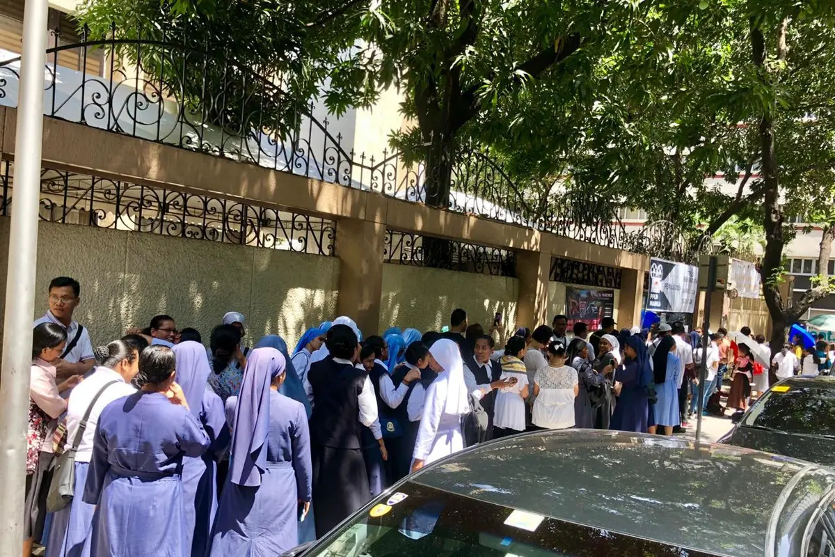 Antrean pemilih di TPS KBRI Manila, Filipina pada hari pemungutan suara, Minggu 14 April 2019 (kredit: KBRI Manila)