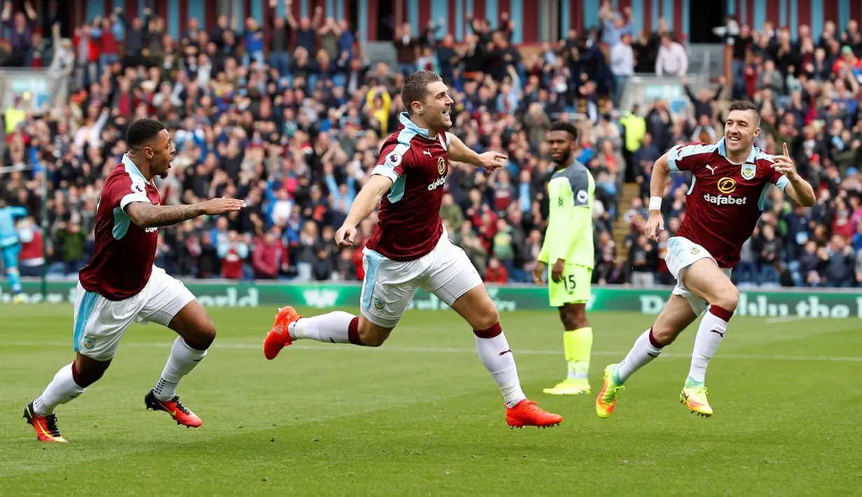 Liverpool harus mengakui keunggulan Burnley dengan skor 0-2 dalam lanjutan Premier League di Stadion Turf Moor, Sabtu (20/8/2016). Dua gol Burnley dicetak Sam Vokes dan Andre Gray pada babak pertama. (Action Images via Reuters/Lee Smith)