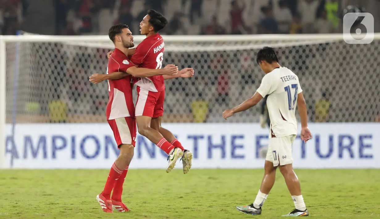 Pada menit ke-84 sepak pojok dari Rayhan disambar Jens Raven yang berlari menyongsong bola dan skor menjadi 1-1 yang bertahan sampai laga 90 menit berakhir. (Liputan6.com/Helmi Fithriansyah)