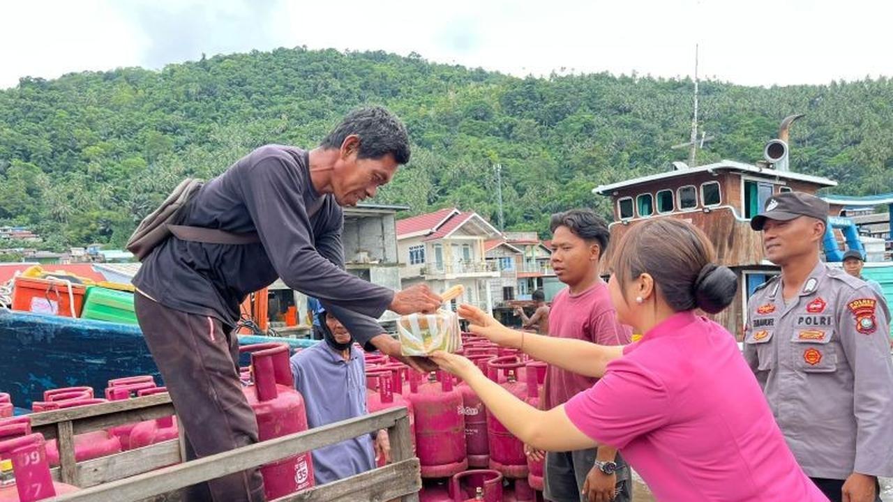 Fakta Unik: 100 Paket Makanan Dibagikan, Jumat Berkah Polres Anambas Eratkan Silaturahmi