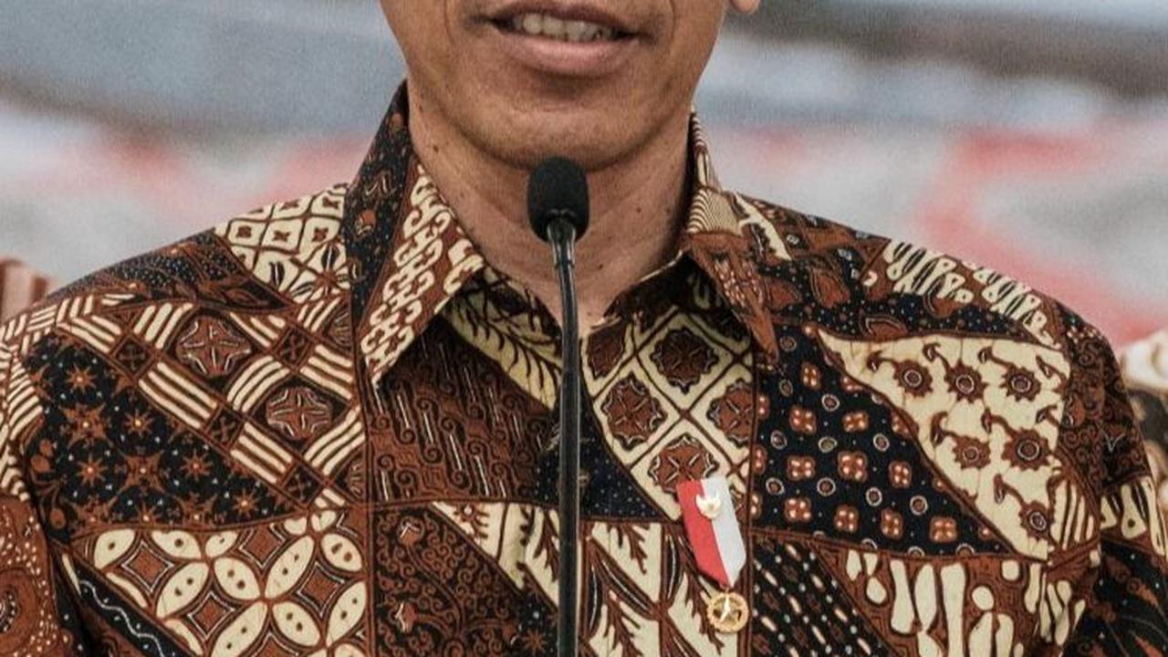"Dengan mengucap Bismillahirrohmanirrohim, kereta cepat Jakarta Bandung Whoosh saya resmikan,” kata Jokowi di Stasiun Halim Jakarta, Senin (2/10/2023).<br>