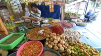 Salah satu pedagang cabai rawit di pasar tradisional Kota Gorontalo (Arfandi Ibrahim/Liputan6.com)