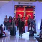 Koleksi busana desainer Bian di Palembang Fashion Week (Liputan6.com/Vinsensia Dianawati)