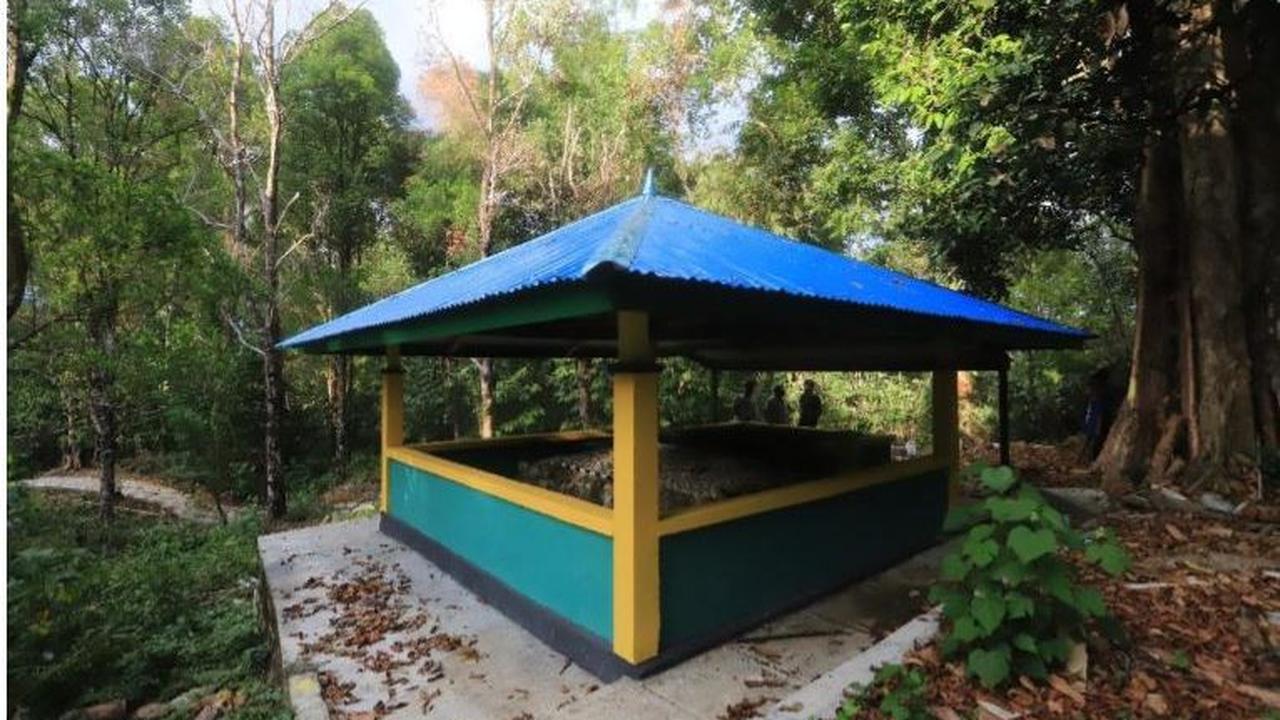 <b>Ada Makam</b>