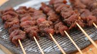 Sate maranggi. (Foto: Tangkapan layar YouTube Channel @devinahermawan)