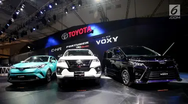 Mobil terbaru keluaran Toyota dipamerkan dalam ajang Gaikindo Indonesia International Auto Show (GIIAS) 2017, di ICE, BSD, Tangerang Selatan, Kamis (10/8). Pameran tersebut menampilkan lebih dari 40 kendaraan terbaru. (Liputan6.com/Angga Yuniar)