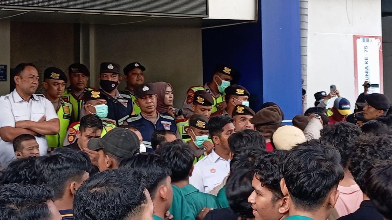 Warija berharap masyarakat tak merisaknya dengan latar belakangnya di masa lalu, terlebih mengaitkan dirinya sebagai mantan narapidana kasus narkoba.<br>