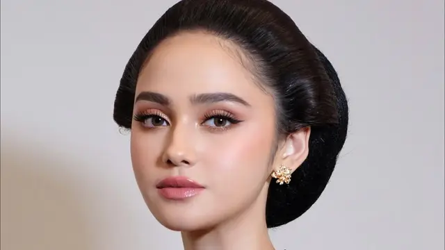 Pesona Ayu Syifa Hadju Jadi Bridesmaid Bersanggul Jawa dalam Balutan Kebaya