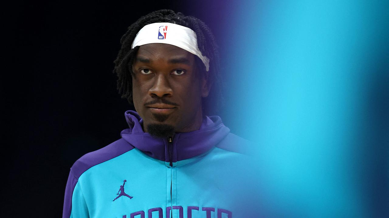 Mark Williams pindah ke Lakers