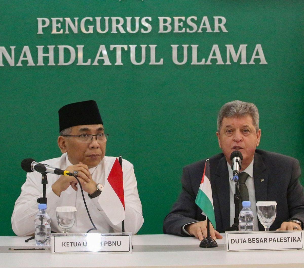 Di Jalur Gaza, 1.049 orang lanjut usia menjadi korban, bersama dengan 885 tenaga medis yang gugur. <br><br>Selain itu, 163 jurnalis dan 496 tenaga pendidikan juga tercatat sebagai martir dalam konflik ini.&nbsp;Foto: merdeka.com / Arie Basuki<br>