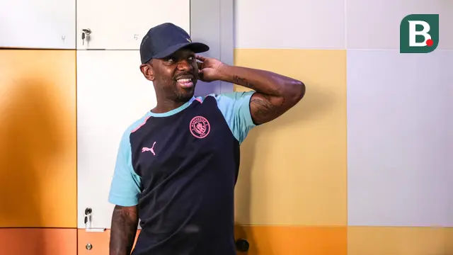 Foto: Momen Legenda Man City Shaun Wright-Phillips Sambangi SCTV Tower, Bawa Trofi Liga Inggris