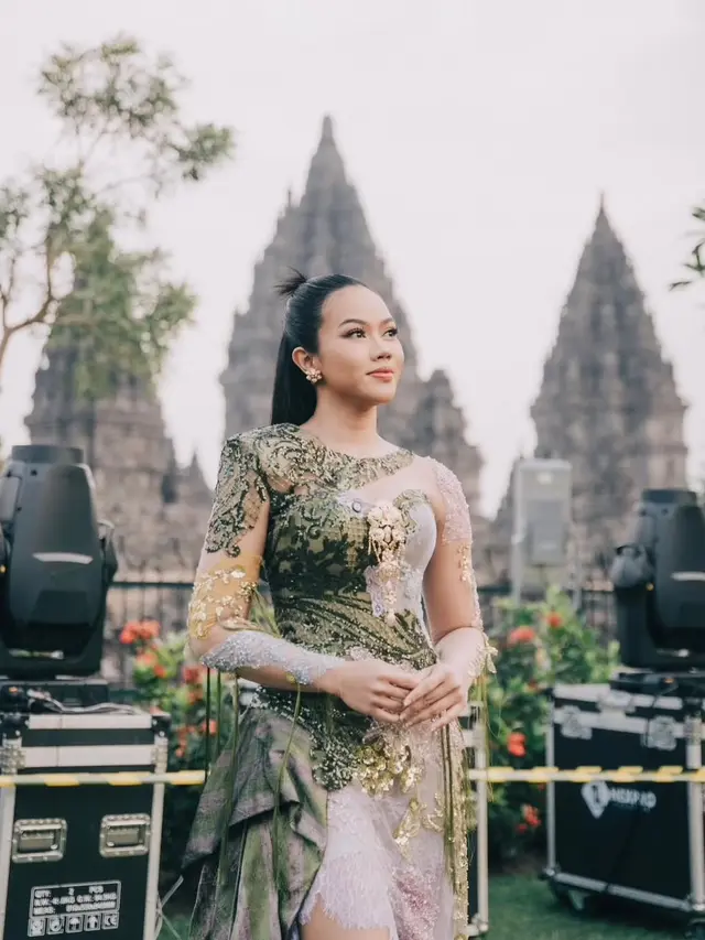 Tampilan Magis Yura Yunita Pakai Kebaya dari Kain Perca Bertema Nusantara di Prambanan Jazz 2025