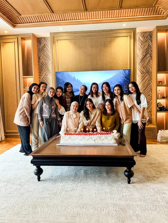 Dirayakan bersama dengan Geng Cendol, suasana perayaan ulang tahun kian hangat dan meriah [@tya_ariestya]