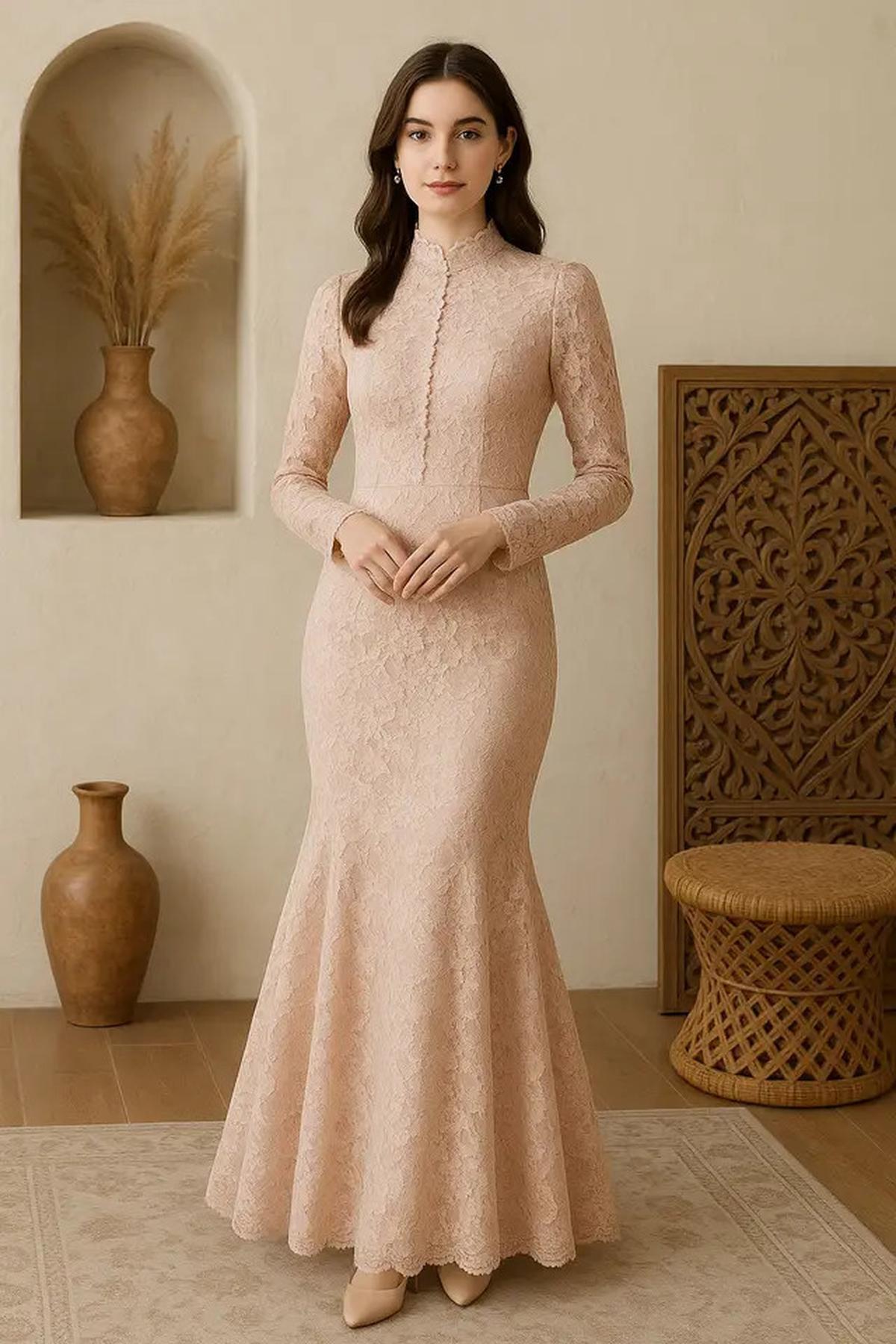 Trend Long Dress Brokat 2025 Warna Pastel dan Model Mermaid Lagi Naik Daun