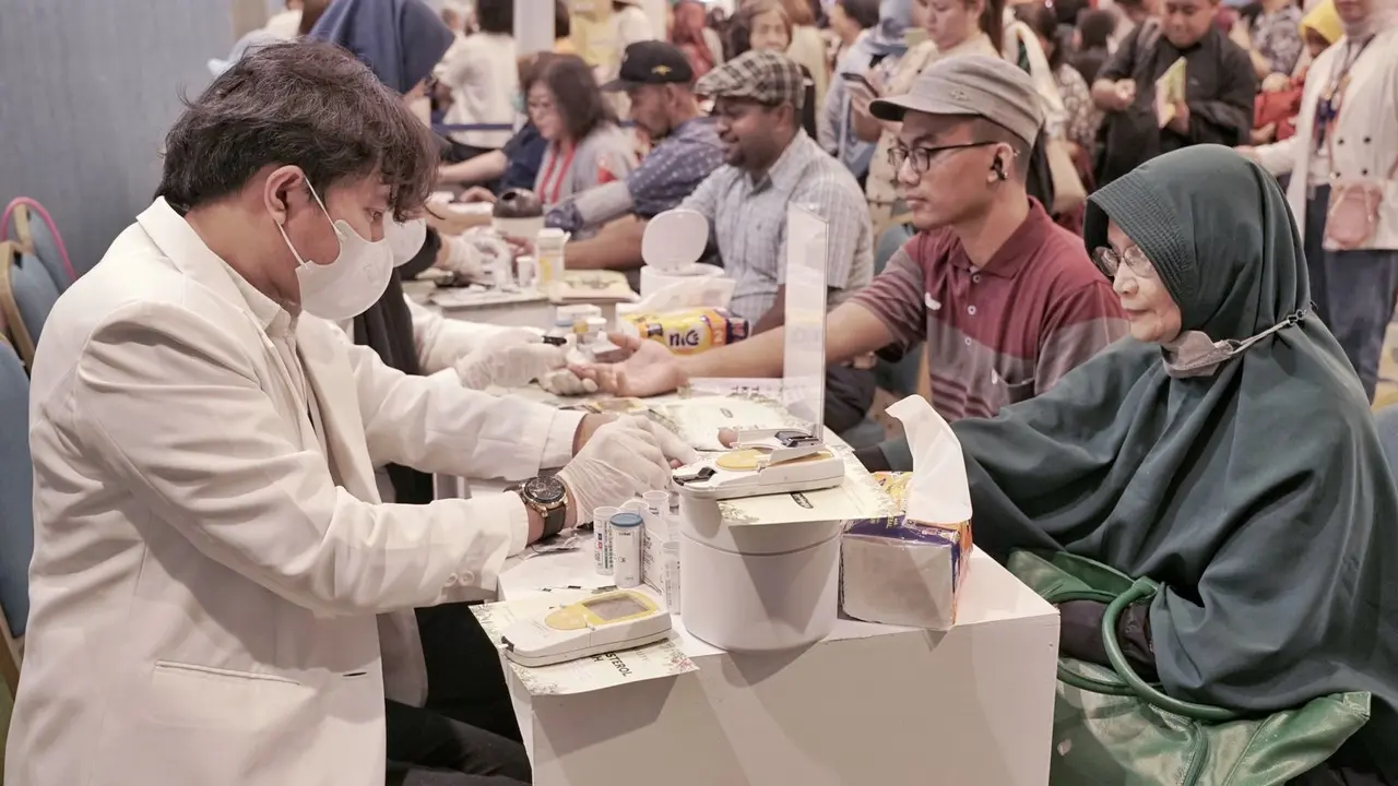 Masyarakat diajak untuk lebih mengenal pentingnya mikrobioma dan kesehatan usus sebagai faktor penting pendukung kesehatan optimal.