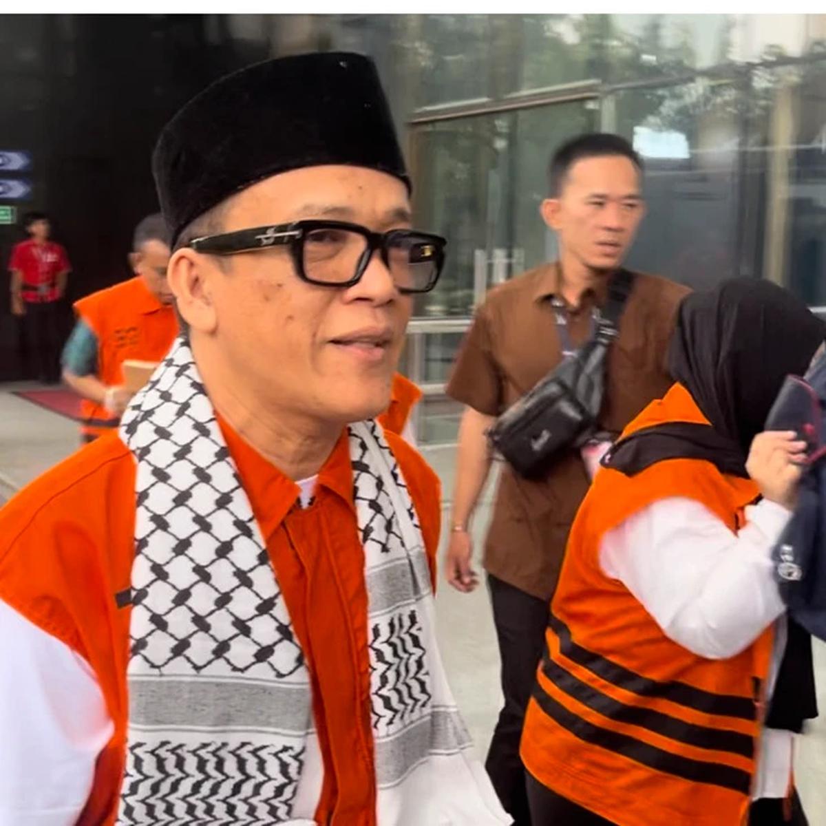 Wamenaker Immanuel Ebenezer saat dilimpahkan ke jaksa