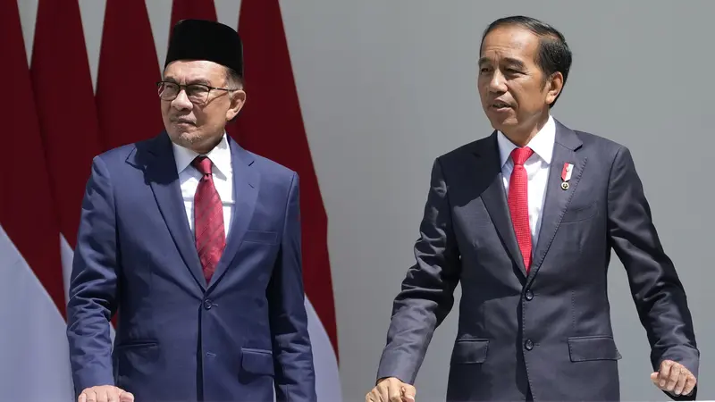 Jokowi Sambut Kedatangan PM Malaysia Anwar Ibrahim di Istana Bogor