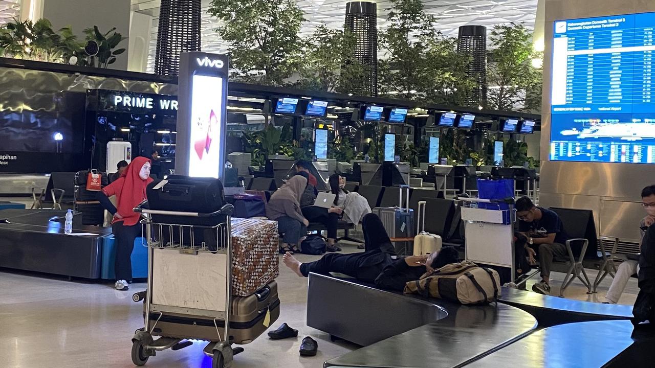 Cerita WN Arab Saudi 2 Hari Terjebak di Bandara Soetta Imbas Abu Anak Krakatau