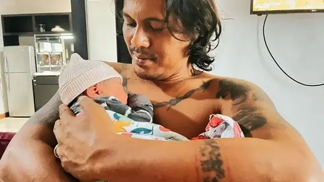 6 Potret Detik-Detik Kelahiran Anak Mayky Wongkar Mantan Suami Ria Irawan