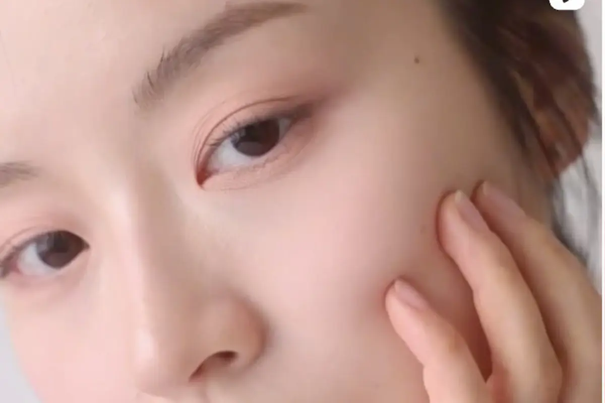 Melting blur lip pot