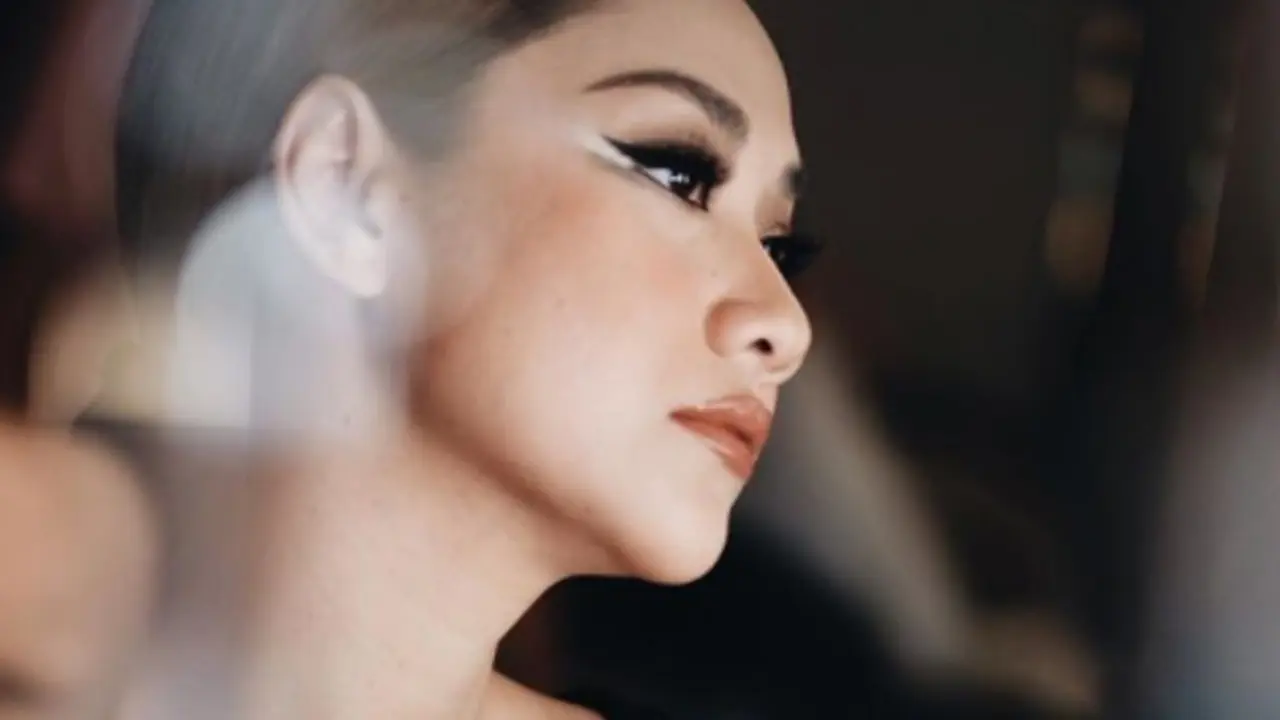 Dari Natural Sampai Glamor, Gaya Makeup Bunga Citra Lestari yang Memesona