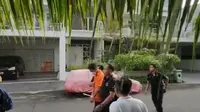 Mario Dandy tiba di lokasi gelar rekonstruksi kasus penganiayaan terhadap David Ozora.  (Foto: Twitter/Jonathan Latumahina @seeksixsuck)