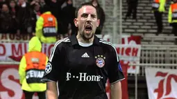 Bayern Munich&#039;s Franck Ribery celebrates after scoring a goal during the UEFA Champion&#039;s League match Lyon vs Bayern Munich, on December 10, 2008 at Gerland stadium in Lyon. AFP PHOTO/PHILIPPE MERLE