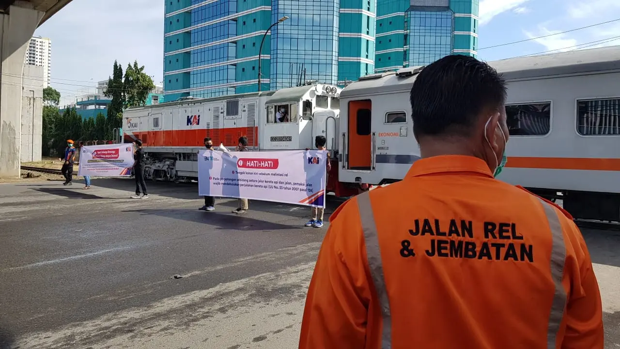Sosialisasi di perlintasan sebidang