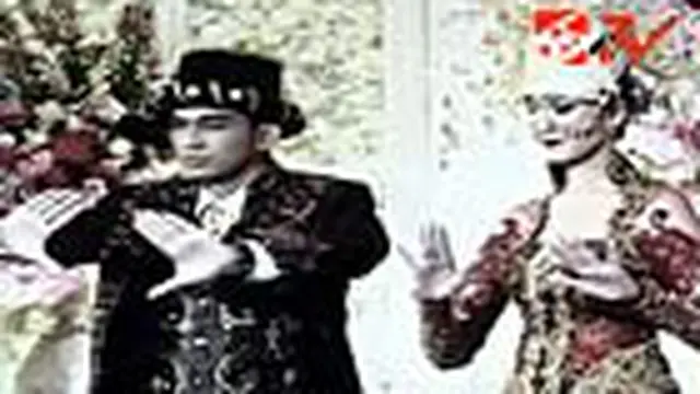 Naga dan Feby Menari Tor Tor